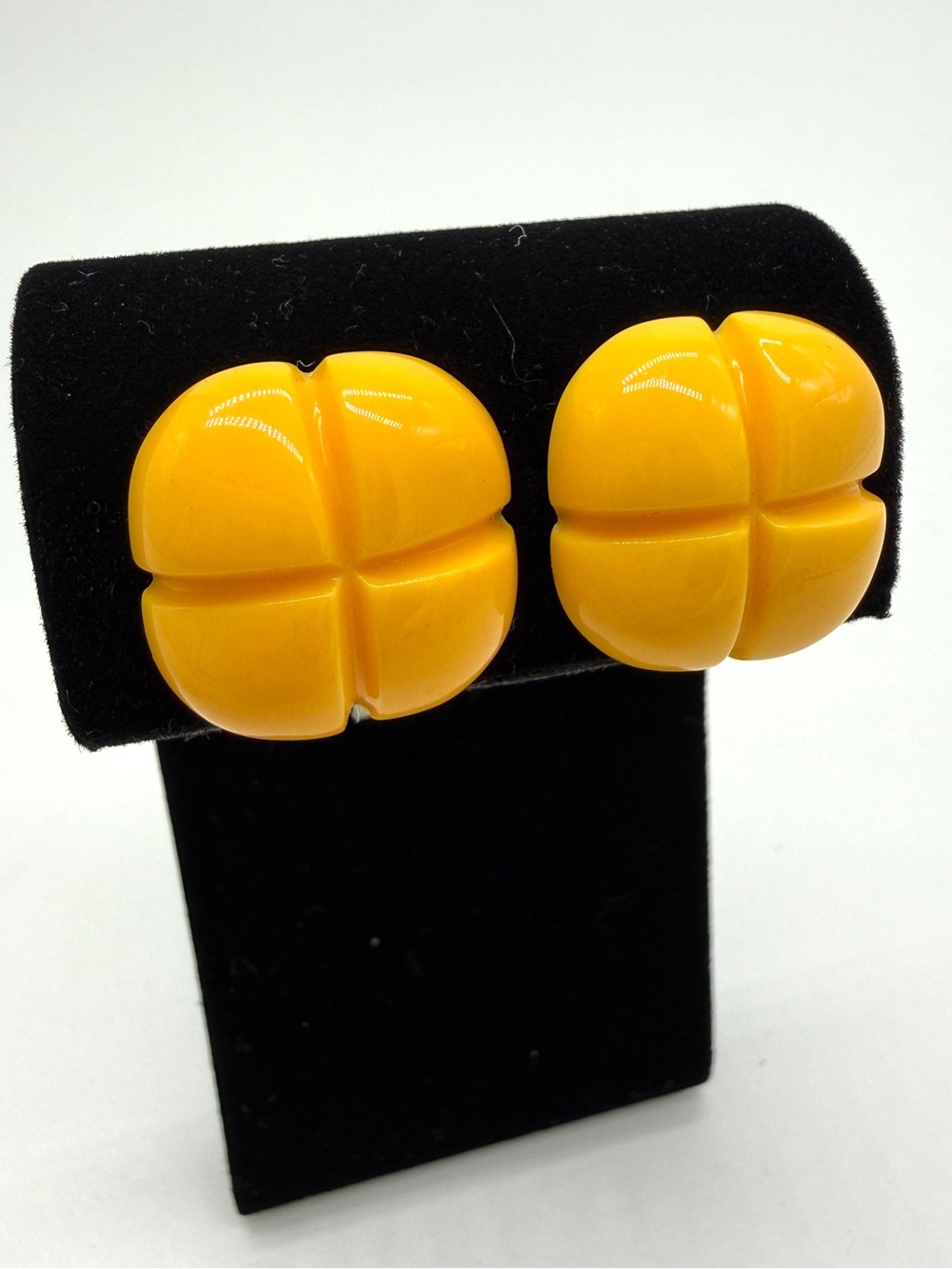 Vintage 1940s Butterscotch Bakelite Clip-On Carved Yellow Earrings